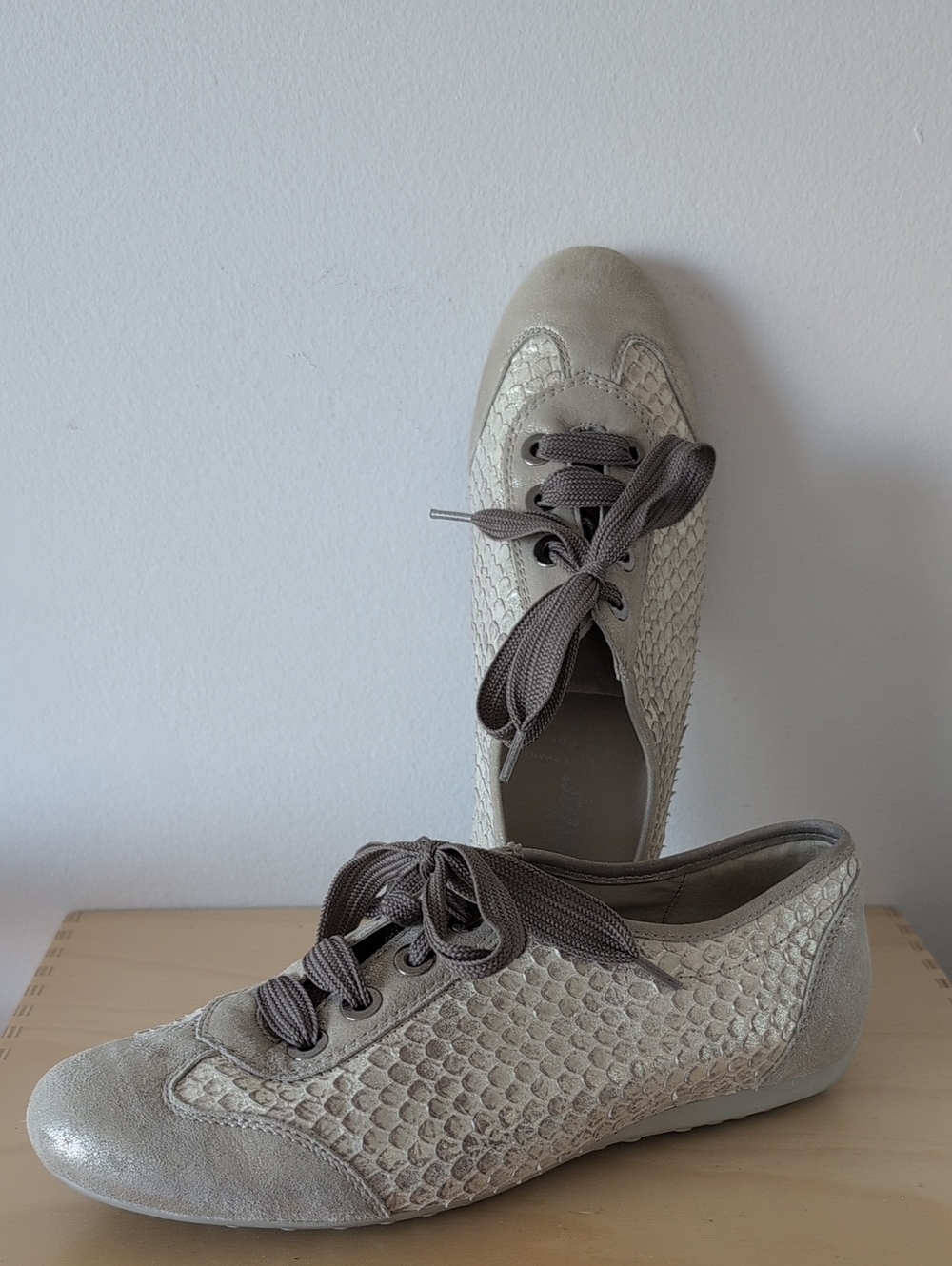 Women's Neutral Taupe Embossed Leather Lace-Up Comfort Sneakers
